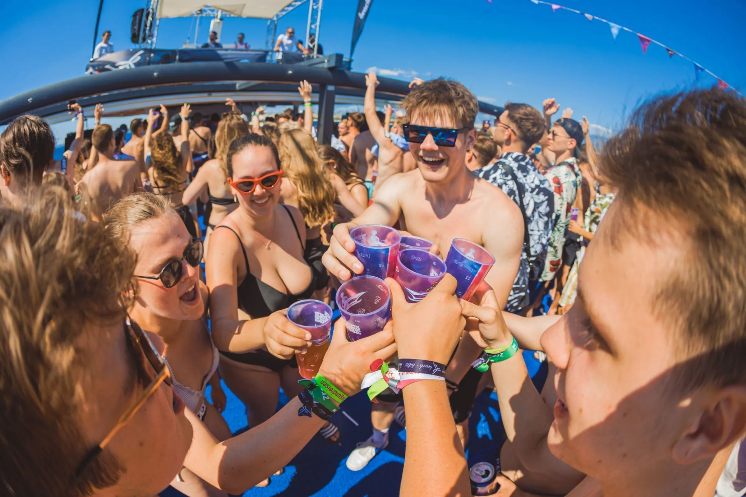 All-Inclusive Partyboot vor Novalja, Foto 4 von 6